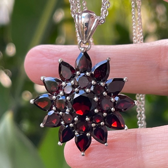 Vintage Jewelry - Natural garnet sunburst solid sterling silver pendant & 3 strand chain
